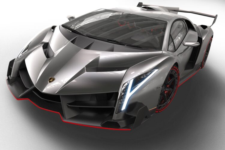 Lamborghini Veneno launches at Geneva Show