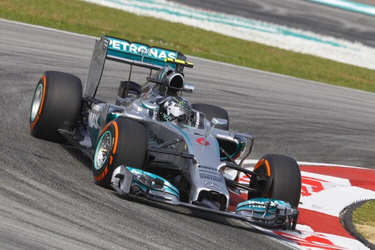 Malaysian GP: Rosberg fastest as Mercedes dominates practice 3