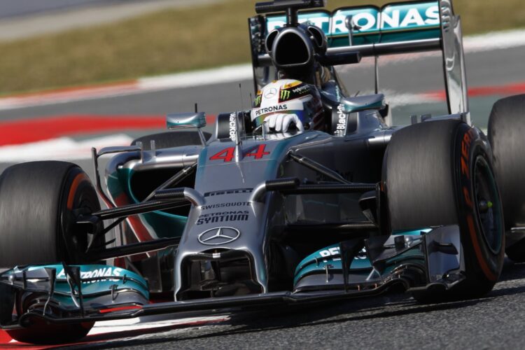 Mercedes dominates Spanish GP qualifying