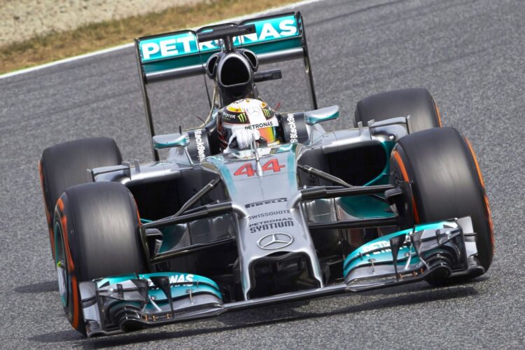 Hamilton holds off Rosberg to win 4th straight in Spain