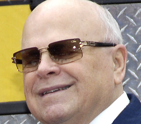 Bruton Smith buys NHIS