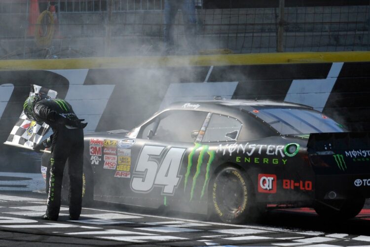 Kyle Busch dominates Charlotte Nationwide race