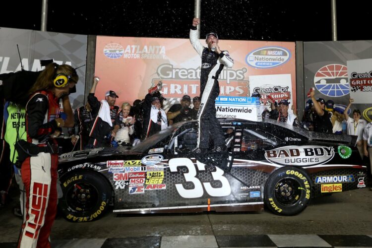 Harvick holds off Busch in Atlanta Nationwide race