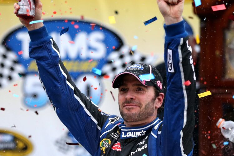 Johnson holds off Busch in Martinsville