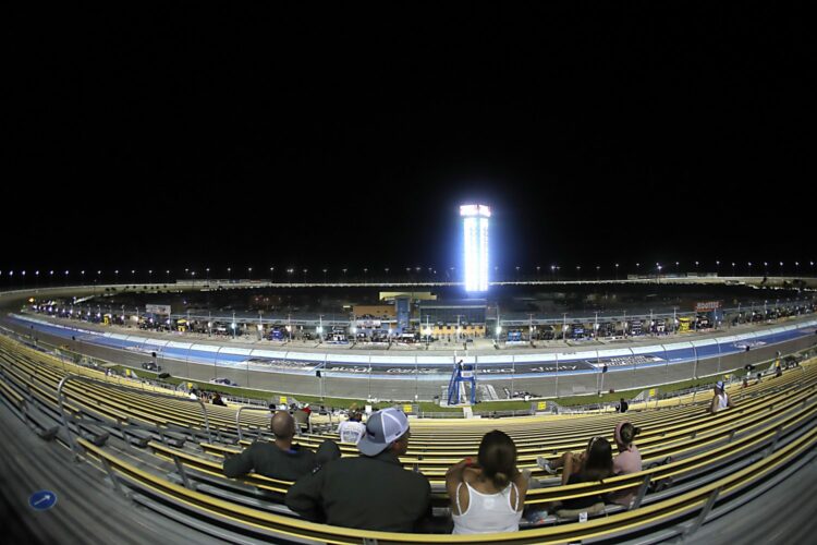 NASCAR allowed 1,000 fans To return to the stands in Homestead