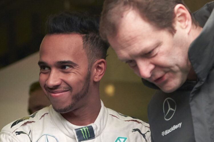 Hamilton linked with Ferrari switch (Update)