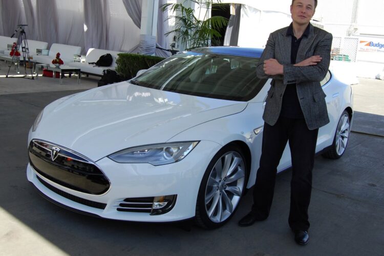 Tesla revenue spikes on Model S demand, but Q4 losses grow to $320M