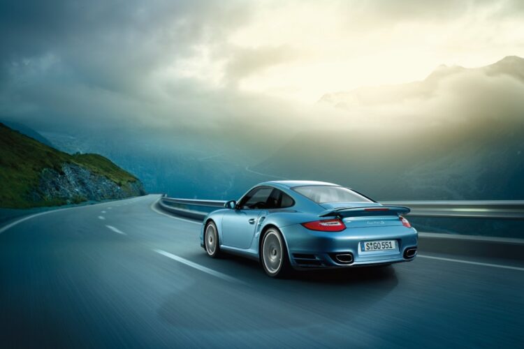 Porsche unveils 2011 911 Turbo S