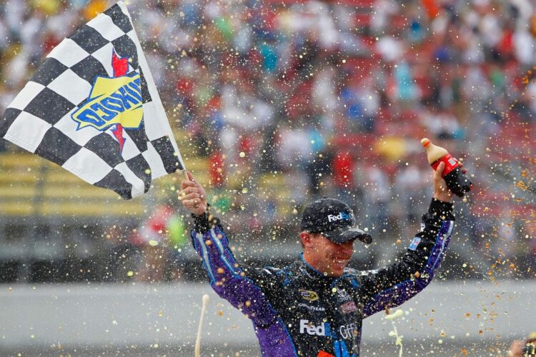 Hamlin holds off Kenseth for win at Michigan