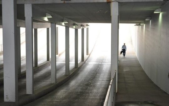 Golf cart crashes into several pedestrians in tunnel at Indianapolis