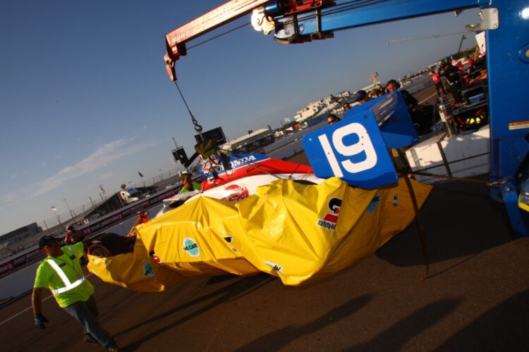 Both Coyne cars crash in final warm-up