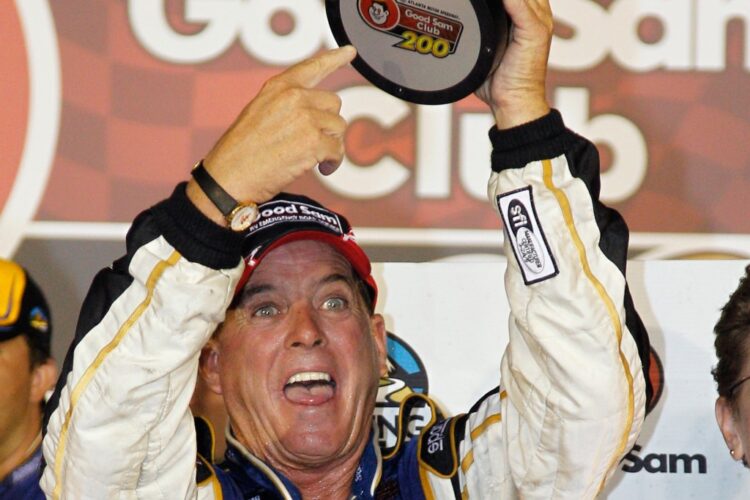 Hornaday beats Bowyer in Atlanta