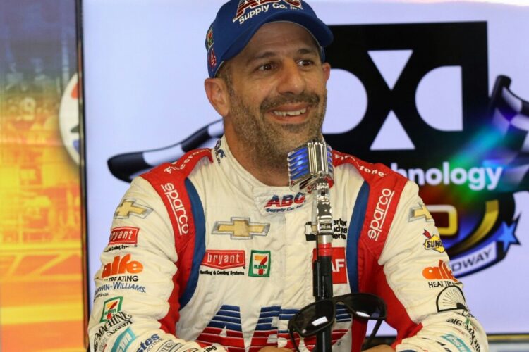 Dixon and Kanaan lead final IndyCar practice