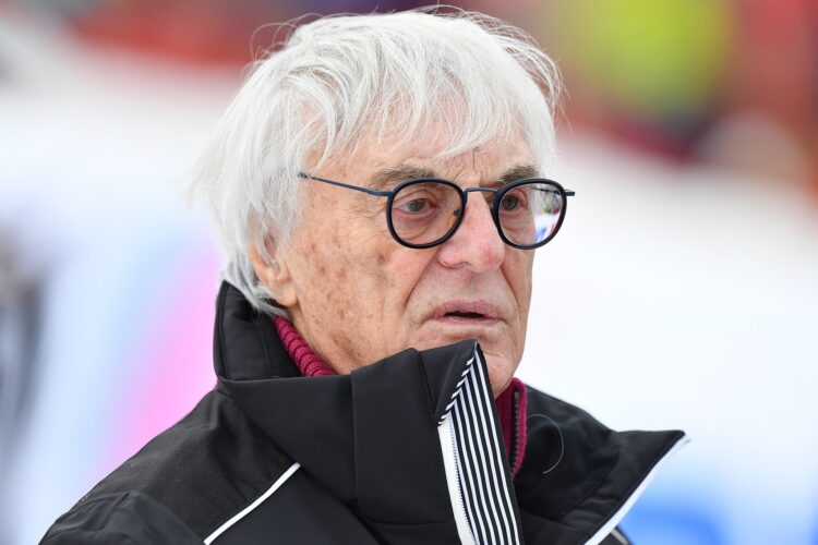 Ecclestone backs difficult Pirelli tires