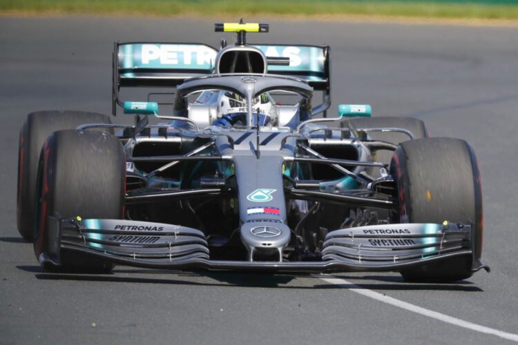 Bottas crushes Hamilton in Melbourne