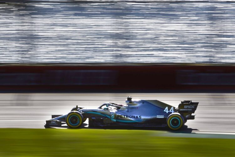 Hamilton and Mercedes dominate 2nd practice in Melbourne