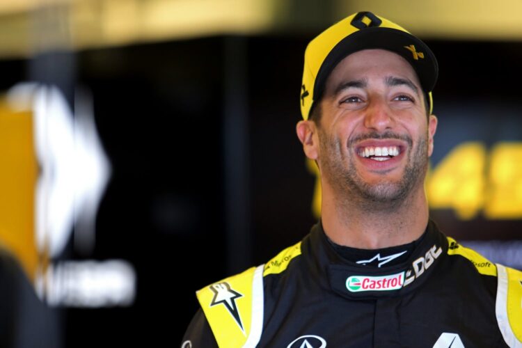 Ricciardo admits struggling with Renault