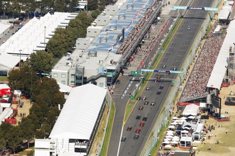 Australian GP attracts biggest four-day crowd since 2005