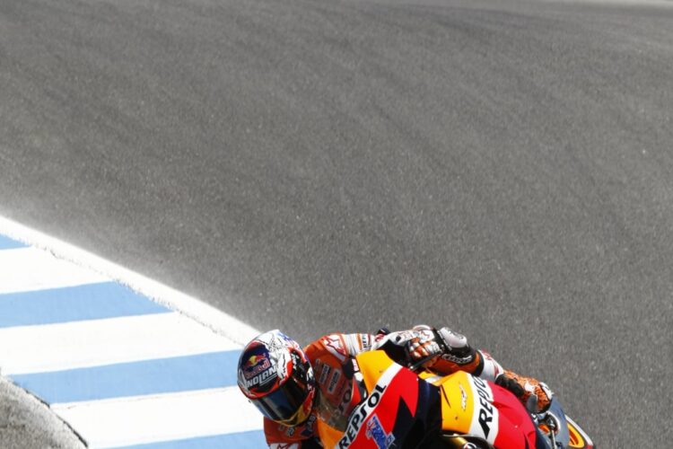 Stoner beats Lorenzo at Laguna Seca