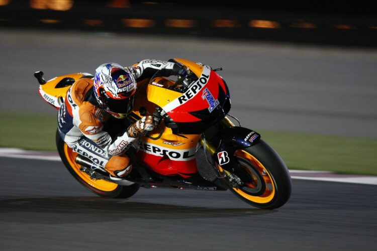 Stoner tops MotoGP warm-up