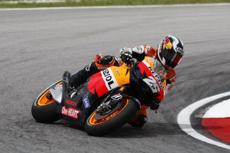 Pedrosa takes pole as Repsol Honda Team dominates front row