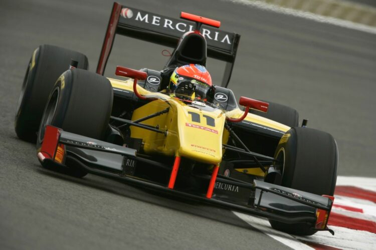 GP2: Grosjean sets the pace in Practice 1