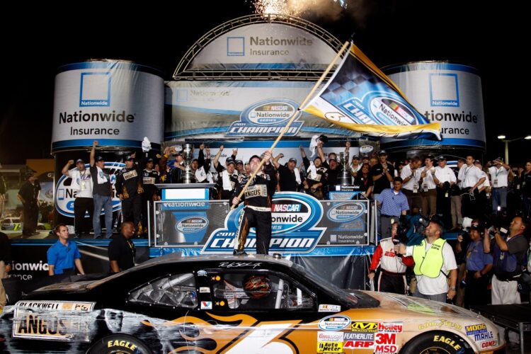 Stenhouse clinches Nationwide title with 2nd place finish