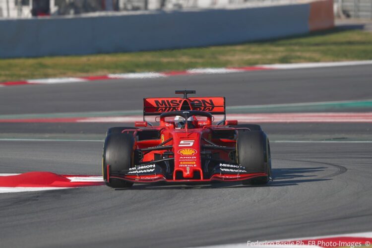 Vettel and Hamilton neck-and-neck on final test day