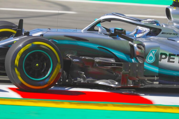 Barcelona: Mercedes destroys Ferrari in qualifying