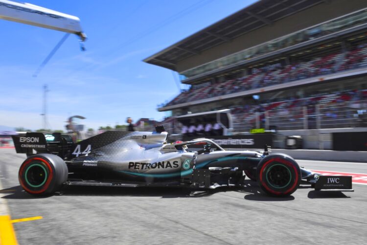 Barcelona: Hamilton destroys Ferraris in final practice