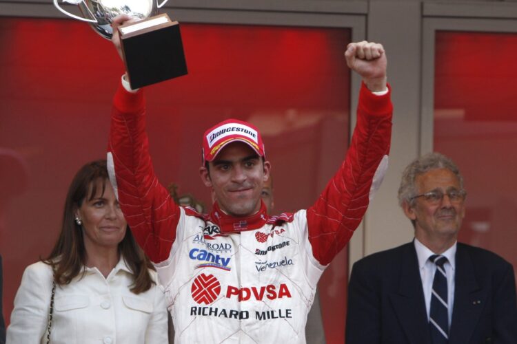 Maldonado wins red flagged sprint race