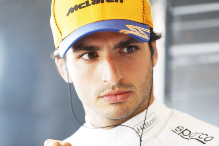 Sainz Jr. happy to be McLaren team leader