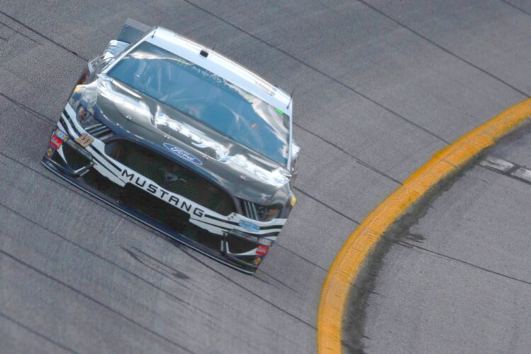 Video: Almirola earns Busch pole, Stenhouse Jr. nabs second at Atlanta