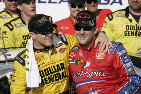 Labonte edges Stewart for NASCAR Busch Series win