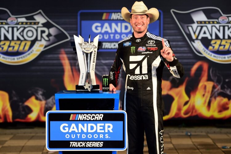 Kyle Busch wins fourth consecutive Gander Trucks race at Texas