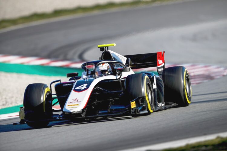 De Vries leads the way at Barcelona