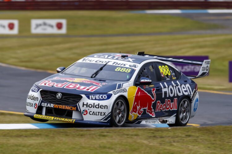 Lowndes ends dominant day for Holdens at Wet and Wild Sandown 500