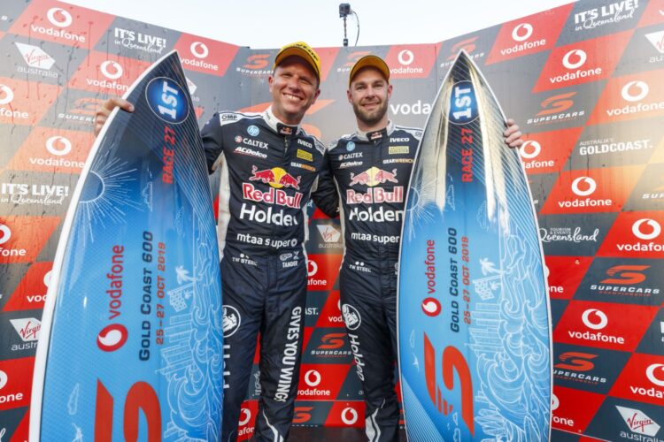 Van Gisbergen and Tander win Sunday race at Surfers before record crowd