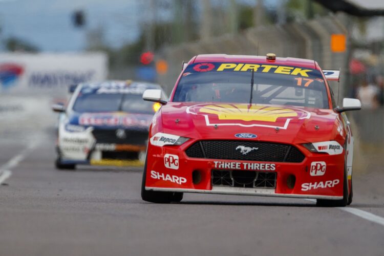 McLaughlin prevails over Whincup in Townsville