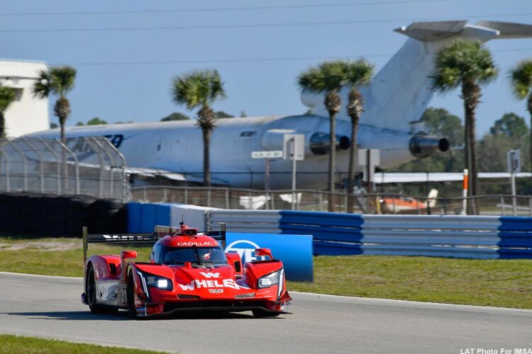 12 Hours of Sebring Hour 6: #31 Cadillac leads at halfway