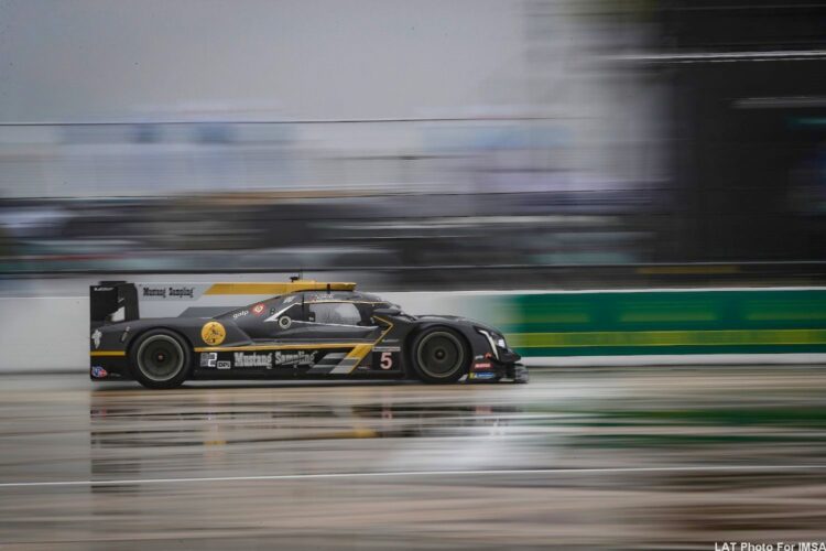 12 Hours of Sebring Hour 7: #31 falters, #5 Cadillac leads