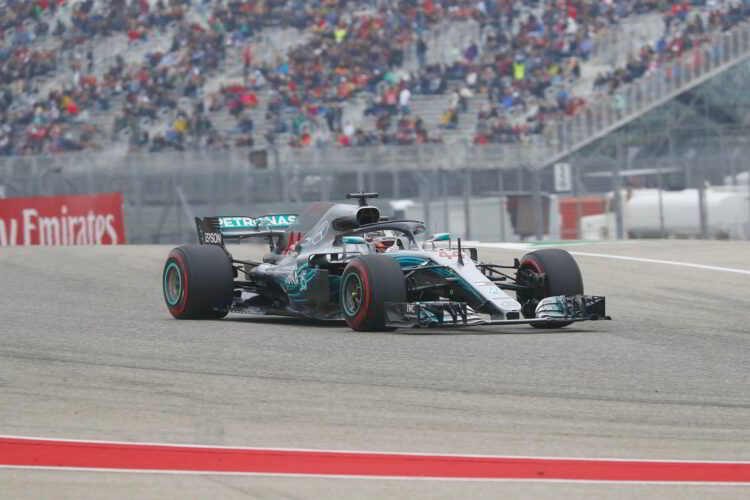 Hamilton wins pole for USGP