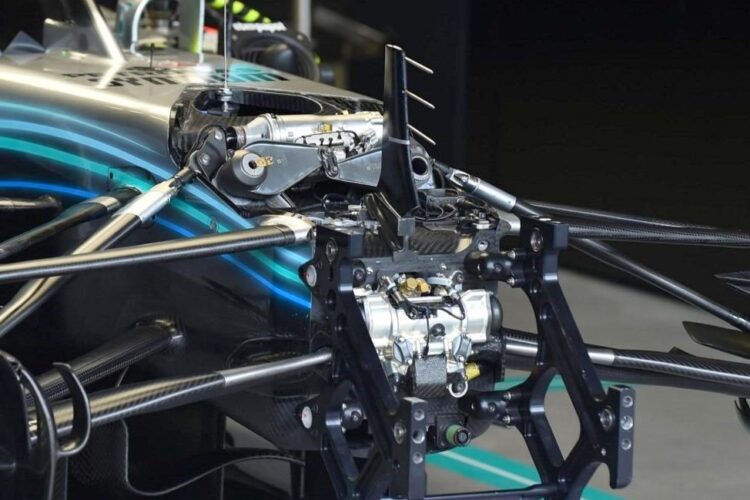 Mercedes F1 front suspension analysis