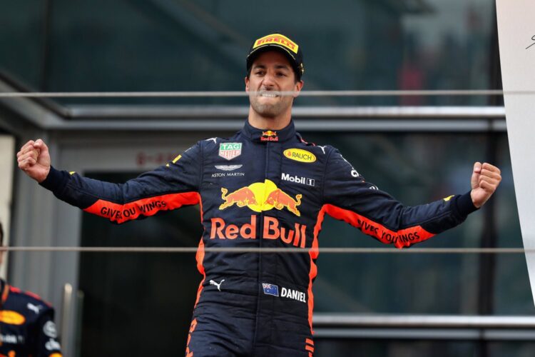 Red Bull gamble allows Ricciardo to win Chinese GP