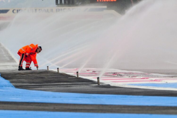 Rain hits French GP practice 3 (Update)