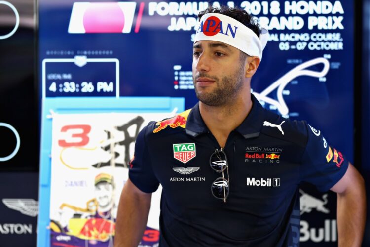 Video: Daniel Ricciardo and Max Verstappen Shodo-wn in Tokyo