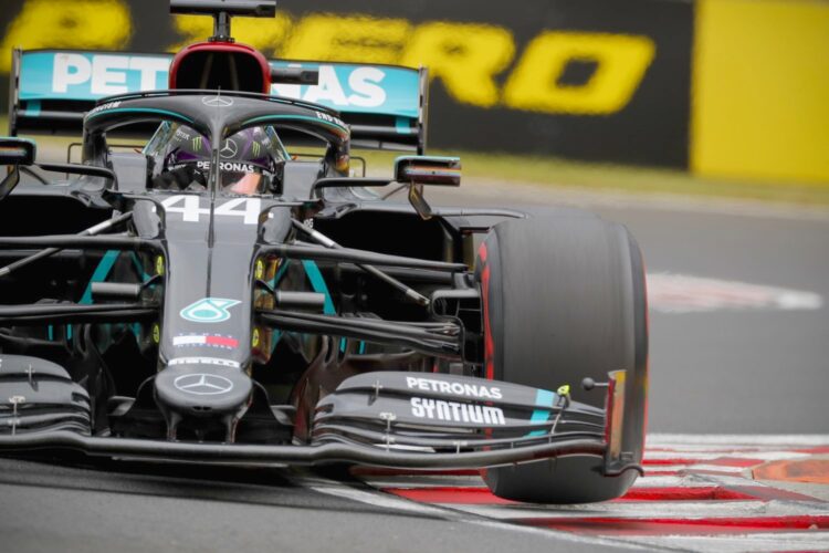 Hamilton eases to Hungarian GP using superior car