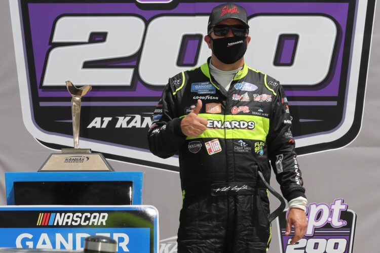 Crafton holds off Eckes to break winless streak