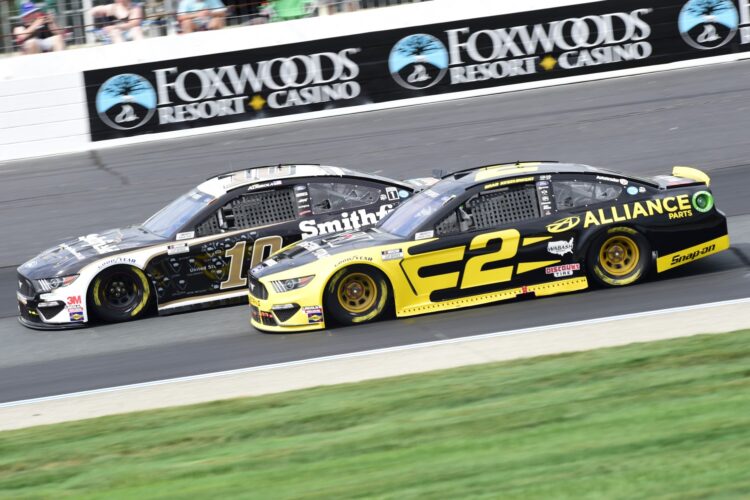 Keselowski beats Hamlin at Loudon