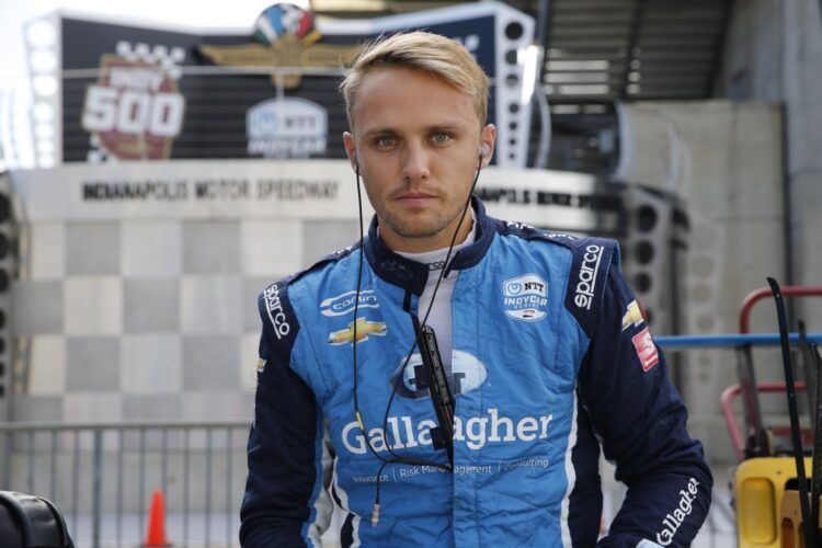 Chilton and Carlin to miss Indy GP